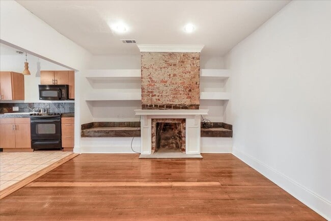 Building Photo - 216 W Anderson St