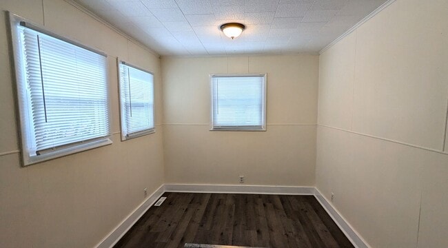 Building Photo - 1950 Dyson St