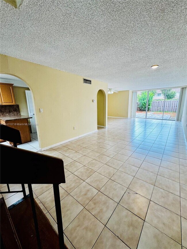 Building Photo - 6312 SW 139th Ct