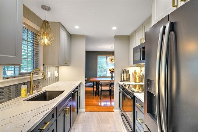 Building Photo - 28 Marigold Cir