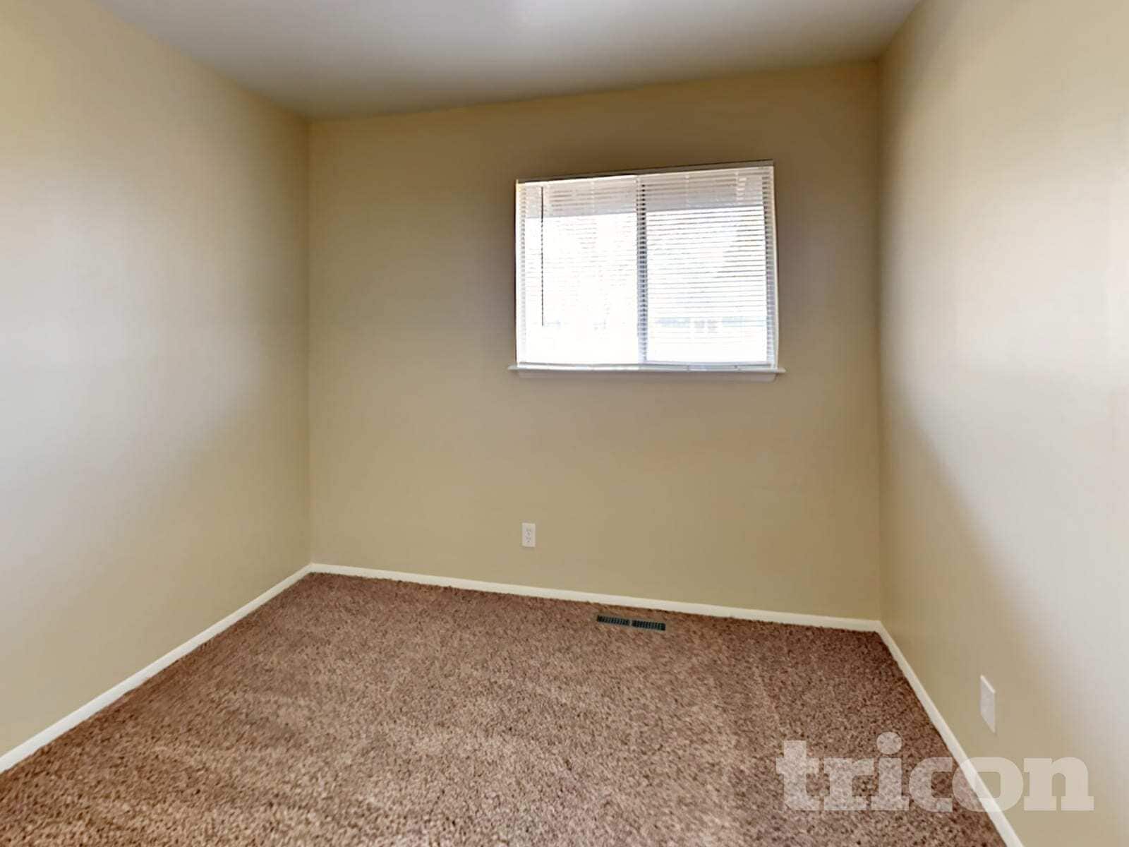 Building Photo - 1355 Royal Dr