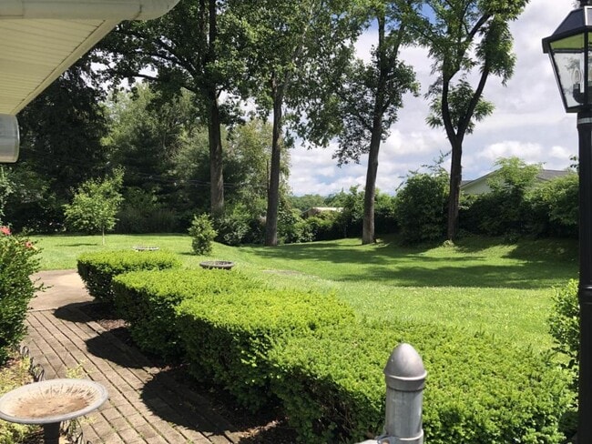 Building Photo - 103 Helmwood Dr