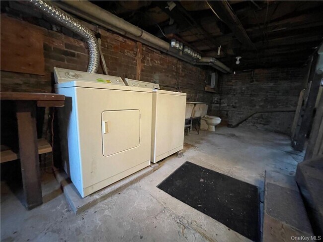 Building Photo - 10 Murray Ave