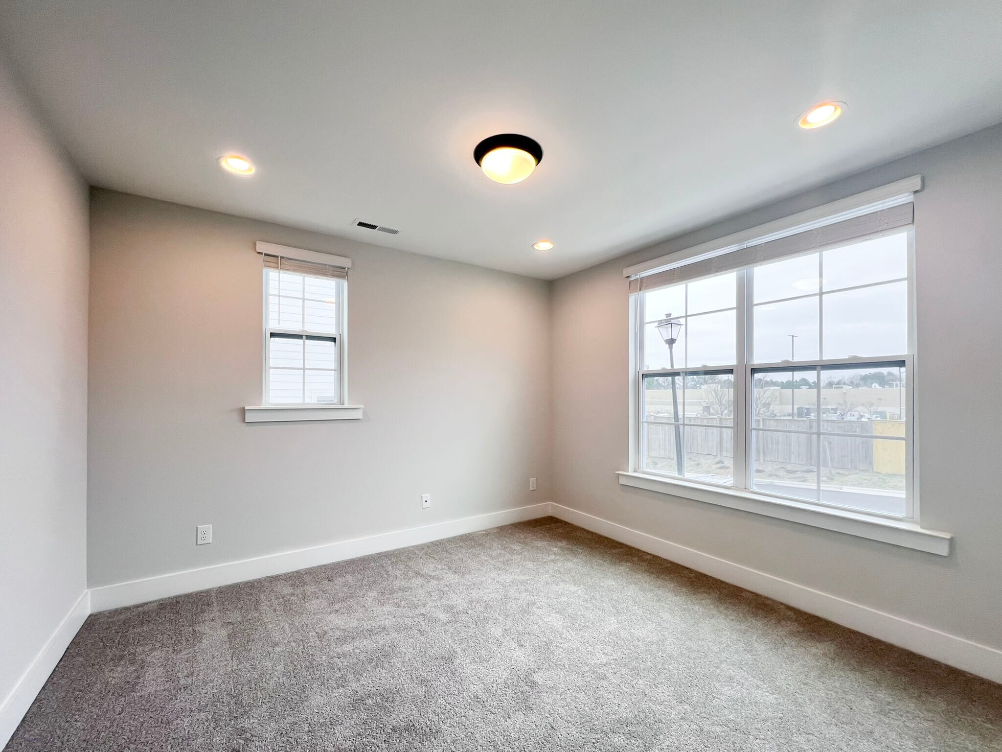 Building Photo - 8520 Silsbee Dr