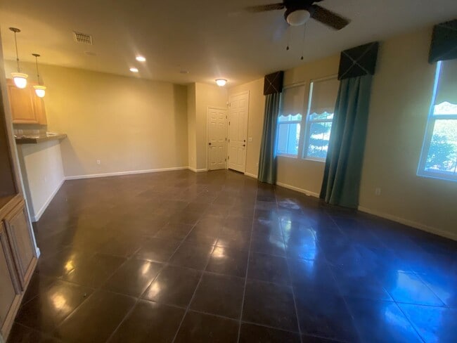 Building Photo - Spacious 2BD Condo with Loft & 2-Car Garage Near Intel and Willow Hill Park