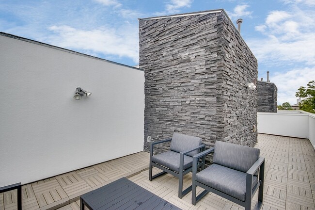 Building Photo - 1615 Wheeler Ave