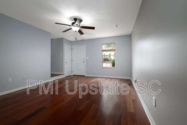 Building Photo - 12 Hayfield Ln