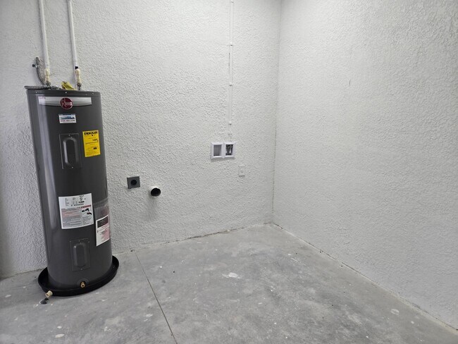 Building Photo - BRAND NEW 3/2/1 -SW LEHIGH ACRES FL