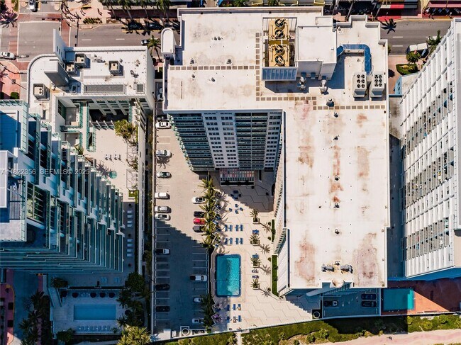 Building Photo - 6917 Collins Ave