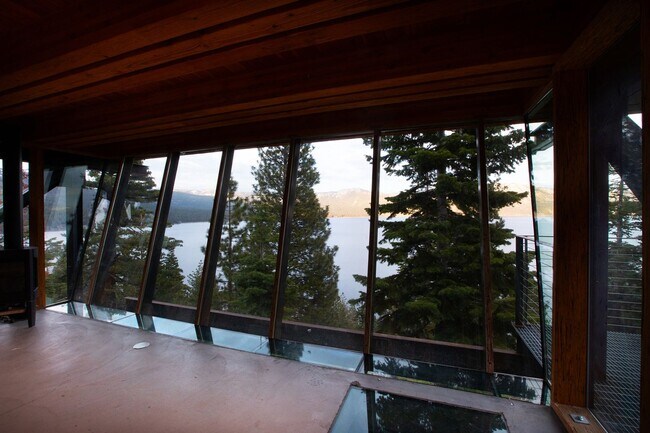 Building Photo - Architectural gem