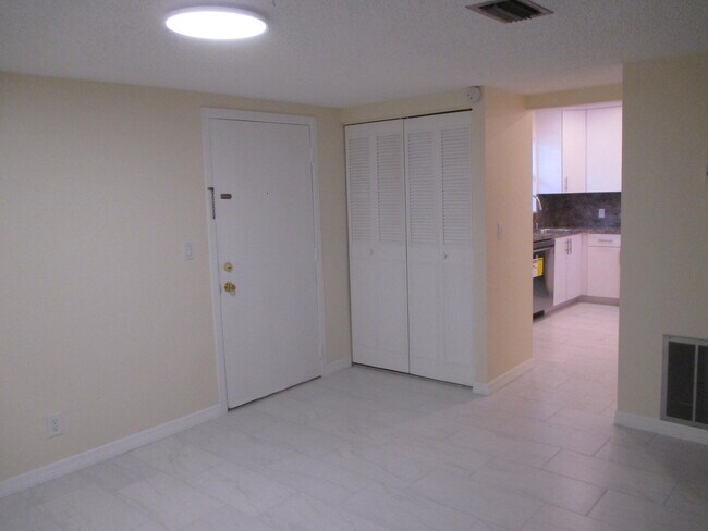 Building Photo - 224 Lake Dora Dr