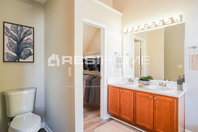 Building Photo - 8761 Valley Lakes Ct