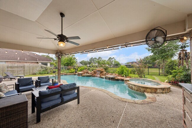 Building Photo - 1125 Shady Knoll Ln