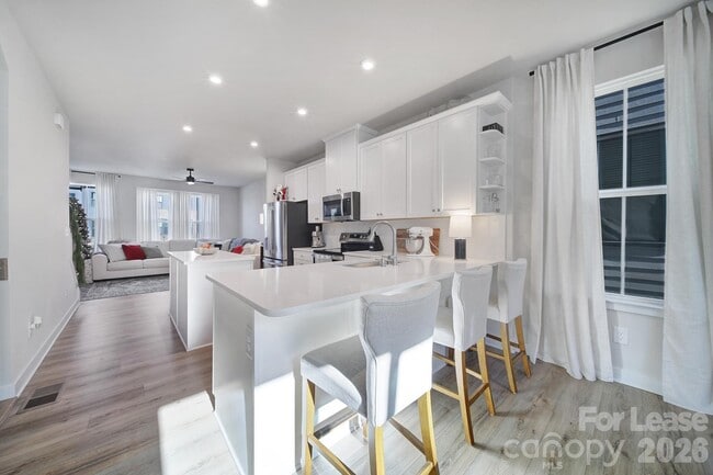 Building Photo - 6120 Station Crossing Ave