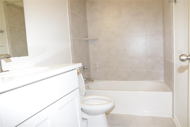 Building Photo - 27943 Western Crk Ct