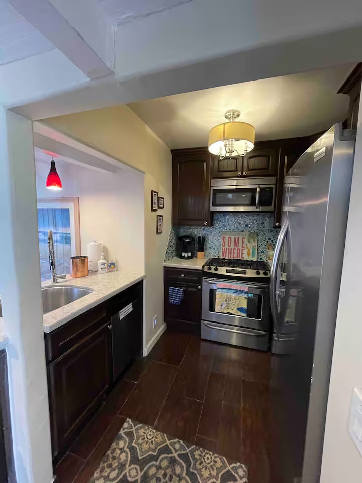 Kitchen - 704 Ventura Pl