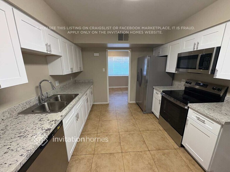 Building Photo - 5102 N 61st Dr