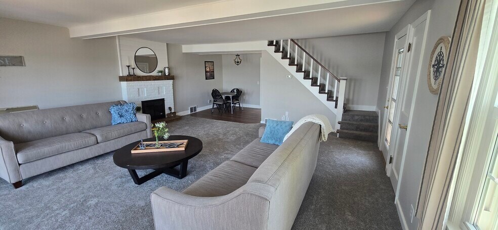 Living Room - 2003 Arbor Ln