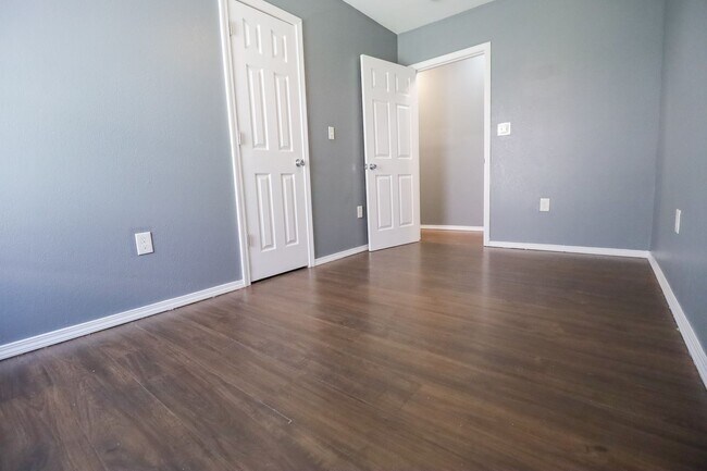 Building Photo - 353 S Zunis Ave