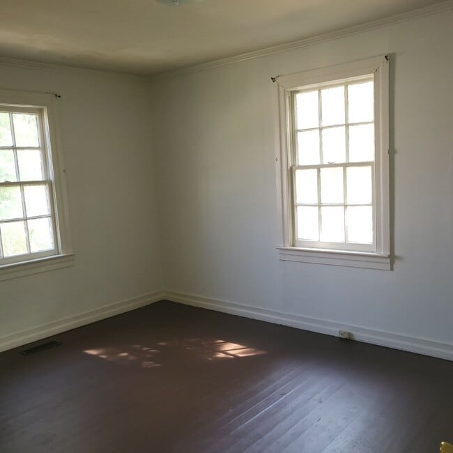 Building Photo - 120 Hillcrest Dr