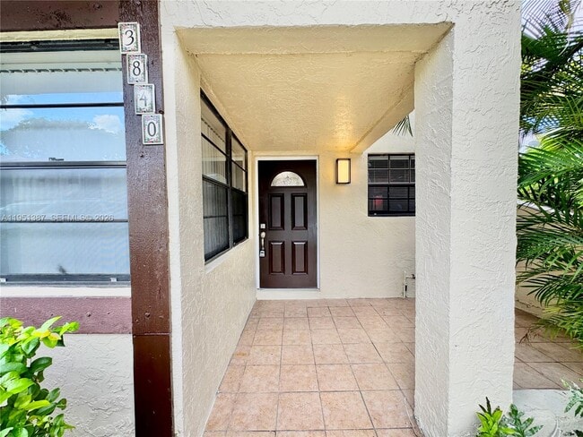 Building Photo - 3840 SW 52nd Ave