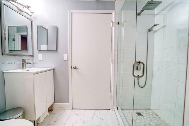 Building Photo - 1261 Presidio Dr