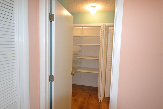 Building Photo - 40 Gretchen Ct