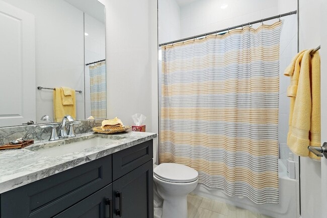 Building Photo - 15883 Key Biscayne Ln