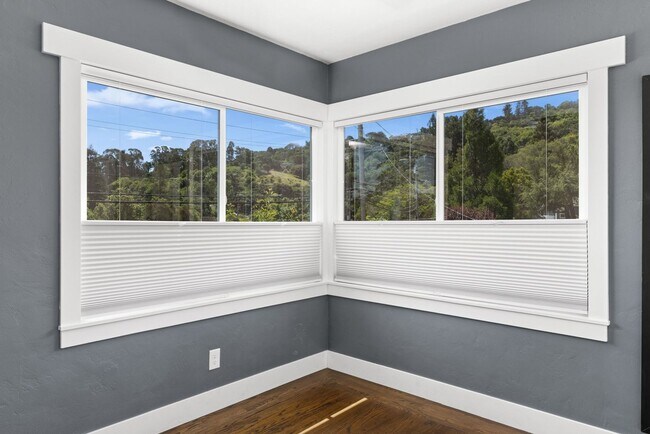 Building Photo - Beautiful Duplex In Highly Desirable San Rafael!