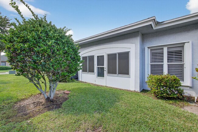 Building Photo - 1827 Pelican Dr