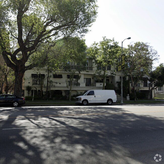 Building Photo - 4320 Laurel Canyon Blvd
