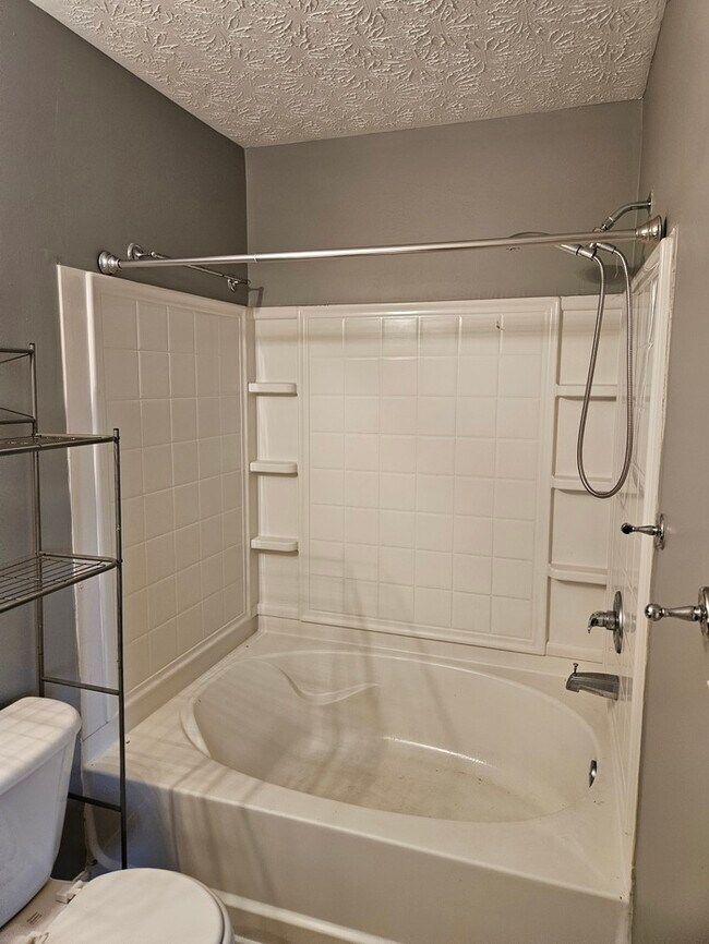 Building Photo - 3Bed 2.5 Town Home