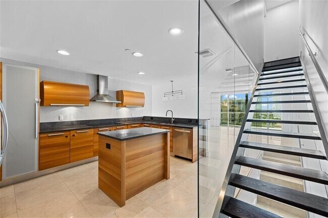 Building Photo - 2950 NE 188th St