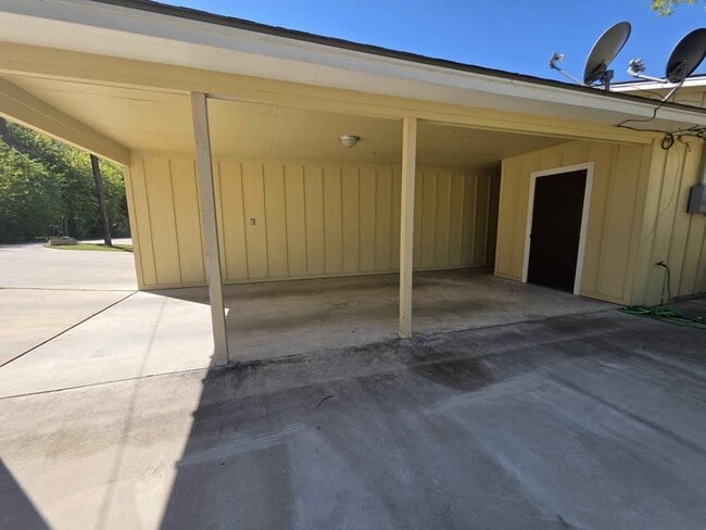 Building Photo - 511 Avenue K