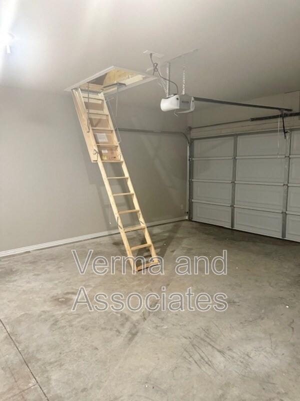 Building Photo - 1507 SW Casuarina Dr