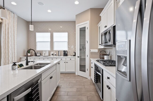 Building Photo - 1950 E Queen Creek Rd