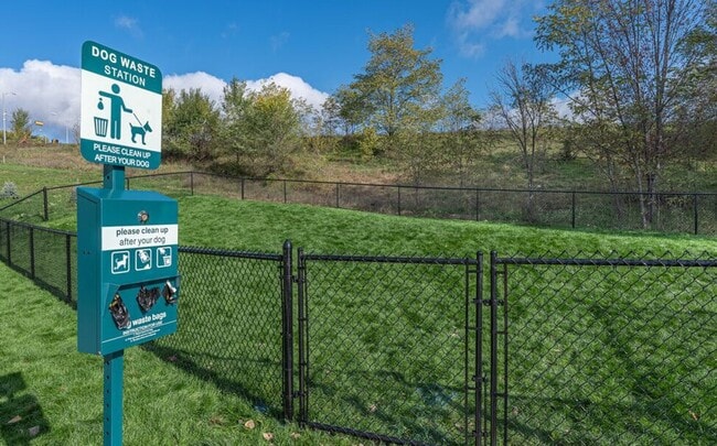 Building Photo - Galloway Flats - 2 bedroom 1 bath Luxury Amenity Living!