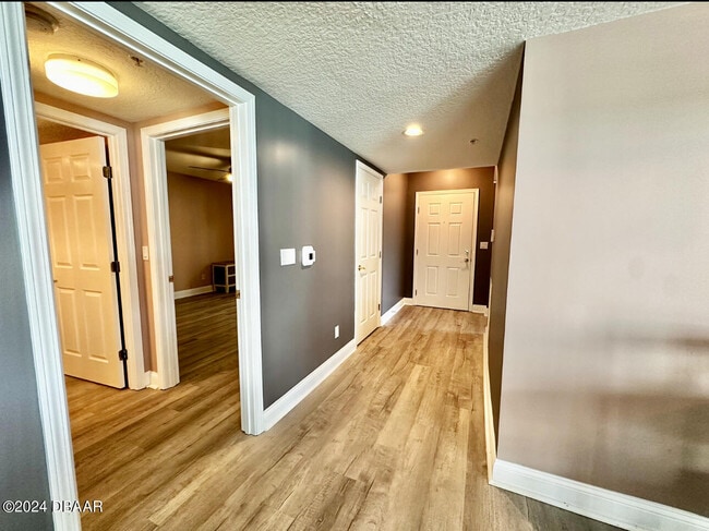 Building Photo - 4670 Links Village Dr