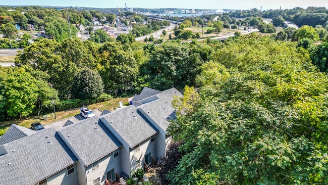 Building Photo - 19 Hawthorne Dr