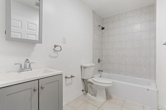 Building Photo - 639 E 226th St