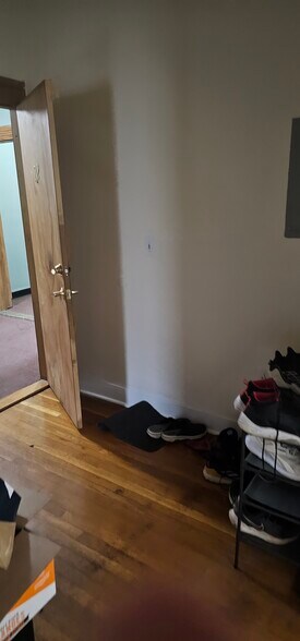 Building Photo - 384 Riverway