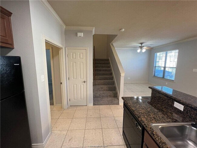 Building Photo - 150 Forest Dr Loop