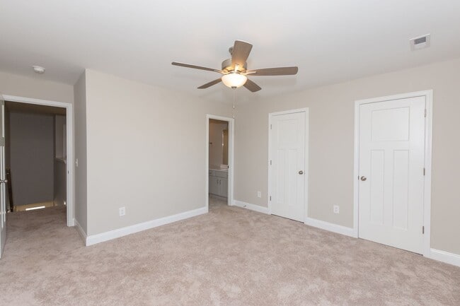 Building Photo - MOVE-IN READY