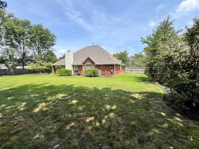 Building Photo - 5408 W Redbud St