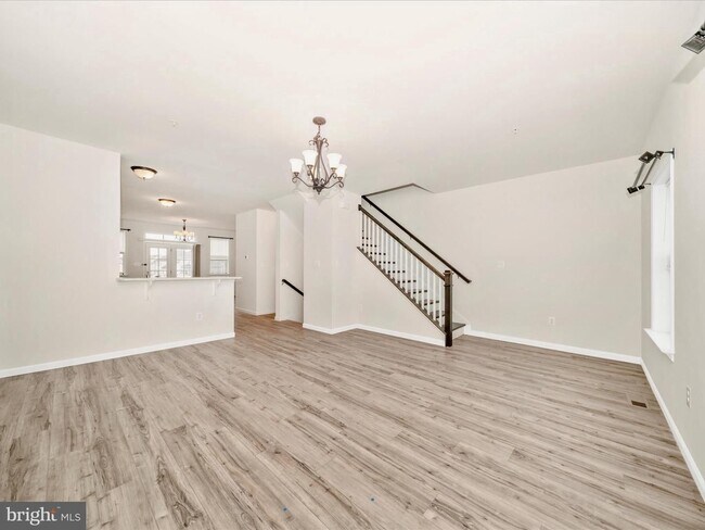 Building Photo - THREE LEVEL TOWN HOUSE IN KELLERTON