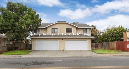 Building Photo - Back On The Rental Market Updated 3 Bedroo...