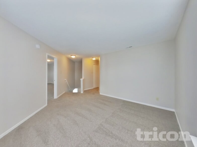 Building Photo - 5624 W Littleton Dr