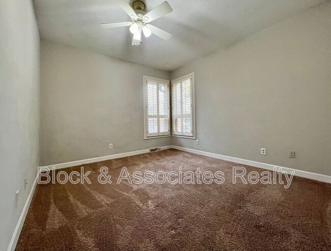 Building Photo - 207 Forest View Ct