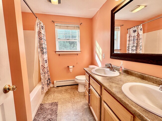 Building Photo - Like New 3BR, 1.5 bathroom Colonial For Rent