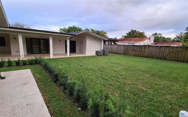 Building Photo - 216 Shadow Way